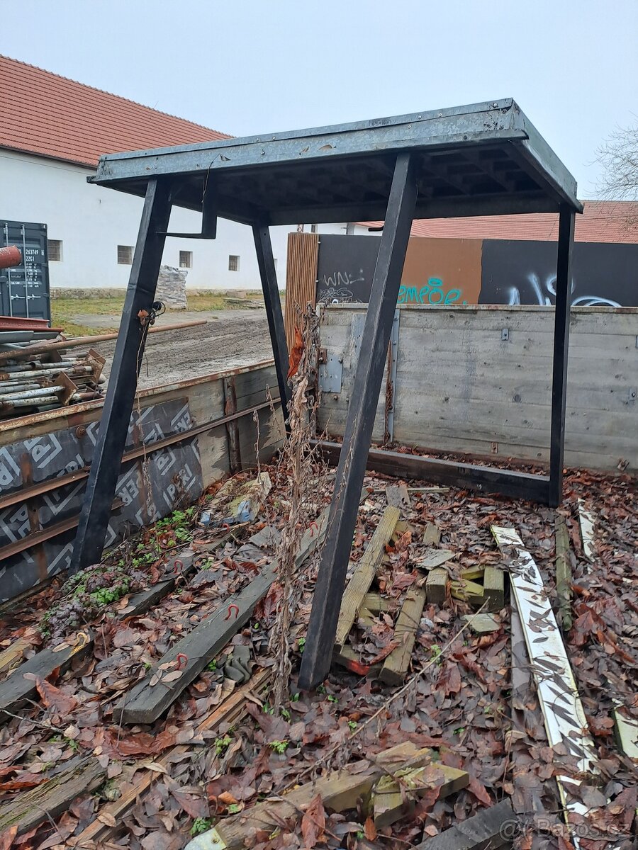 Terénní desta letní střecha