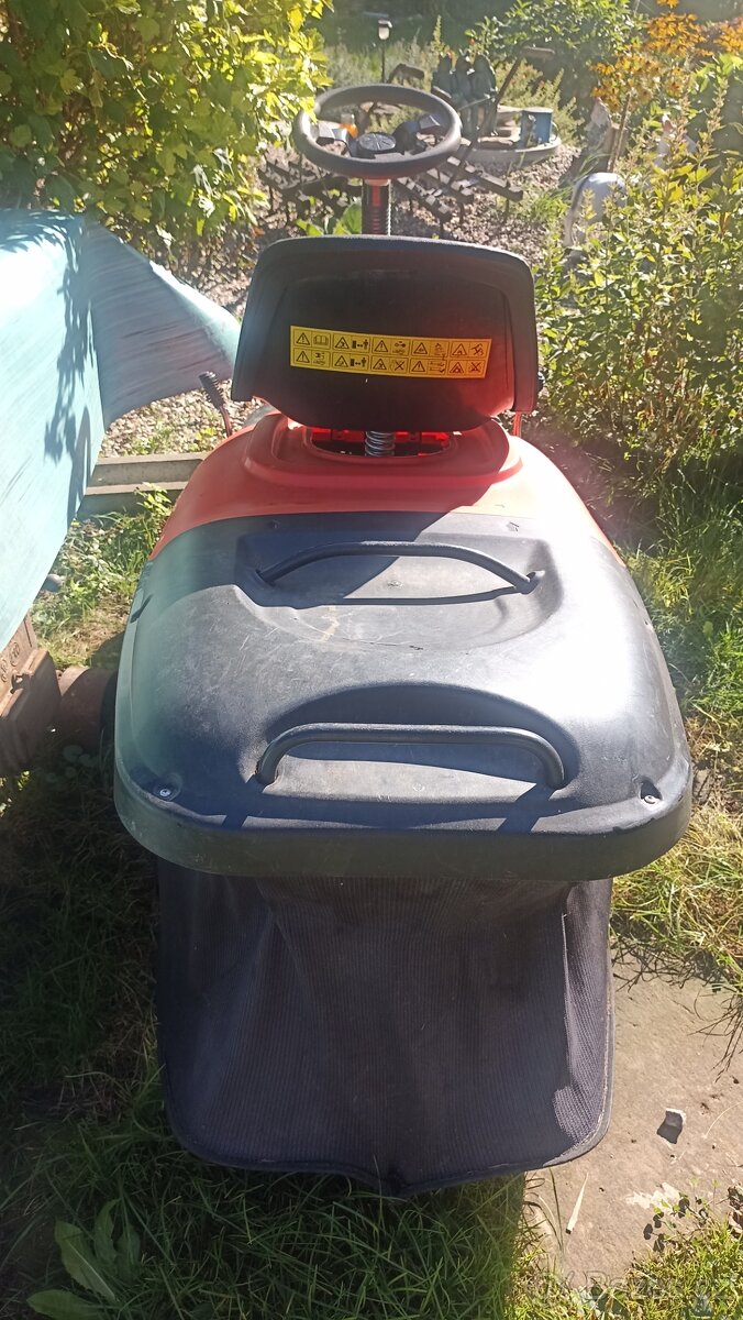 Zahradní traktůrek LT 61 B. YH 63RB