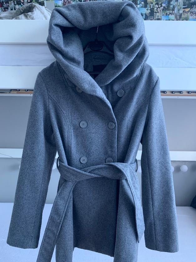 Kabát šedý vel. 38