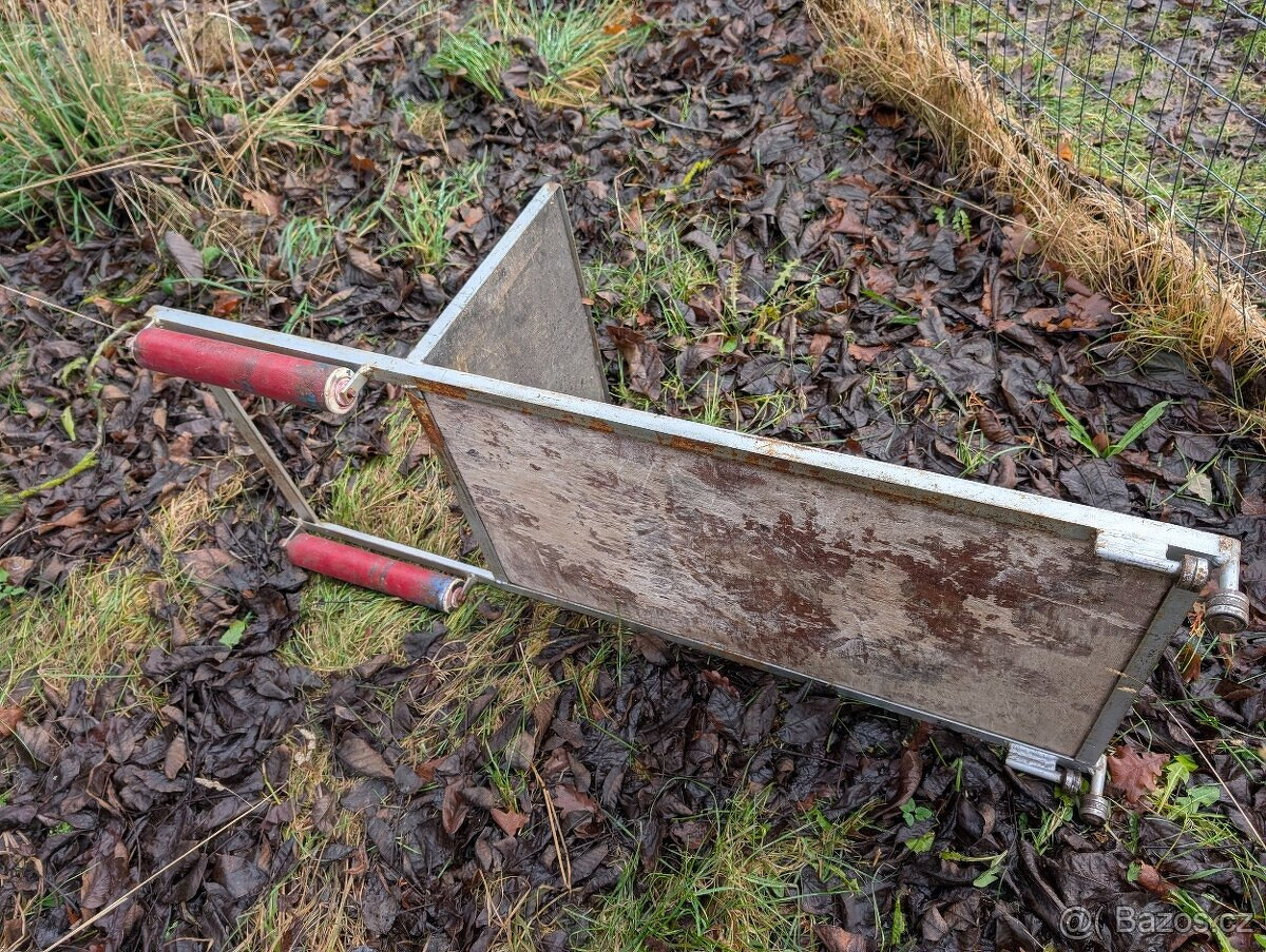 Vozík na střešní krytinu