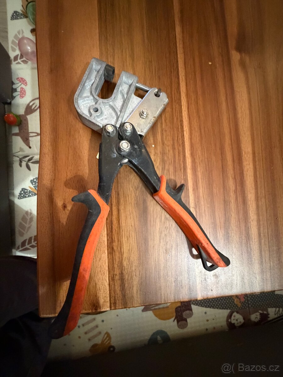 Kleště na sadrokarton