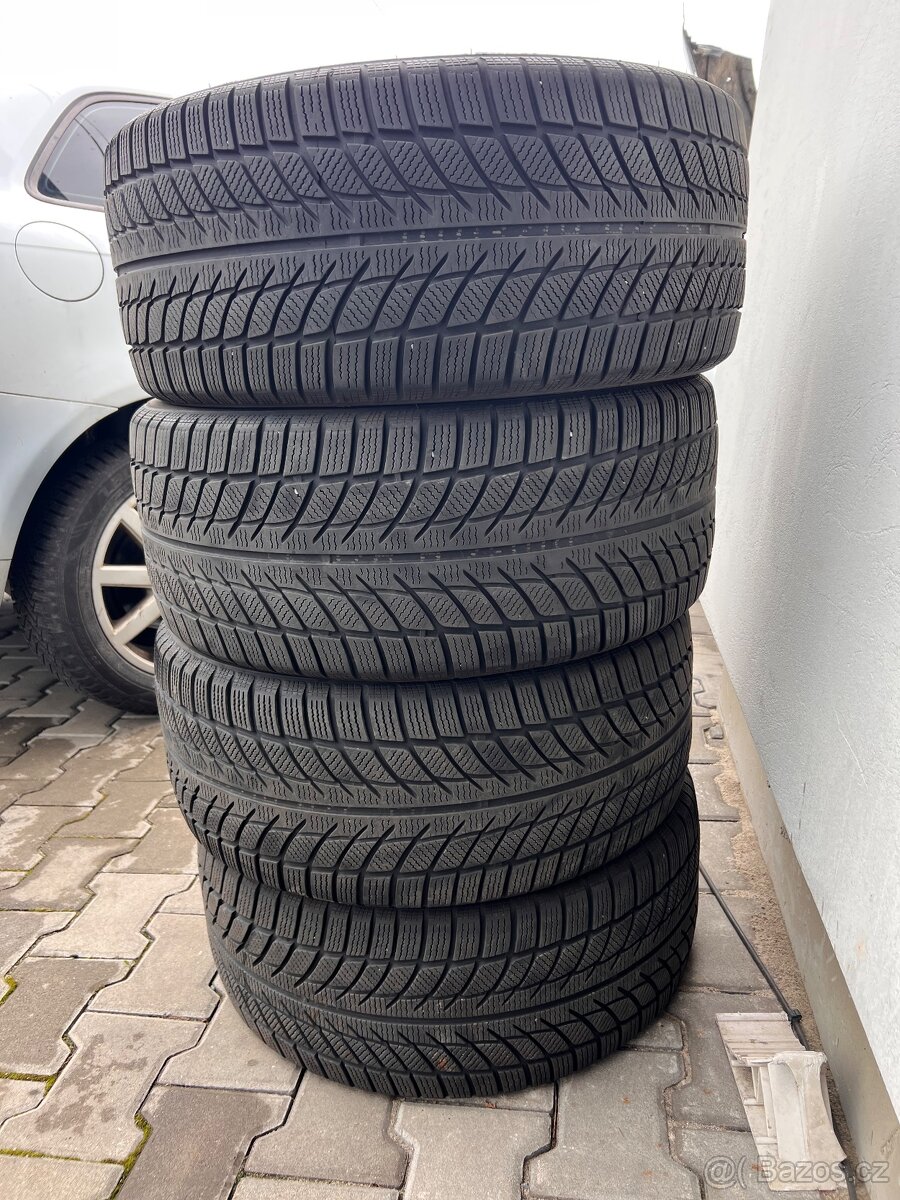 245/40 R18 Zimní pneu