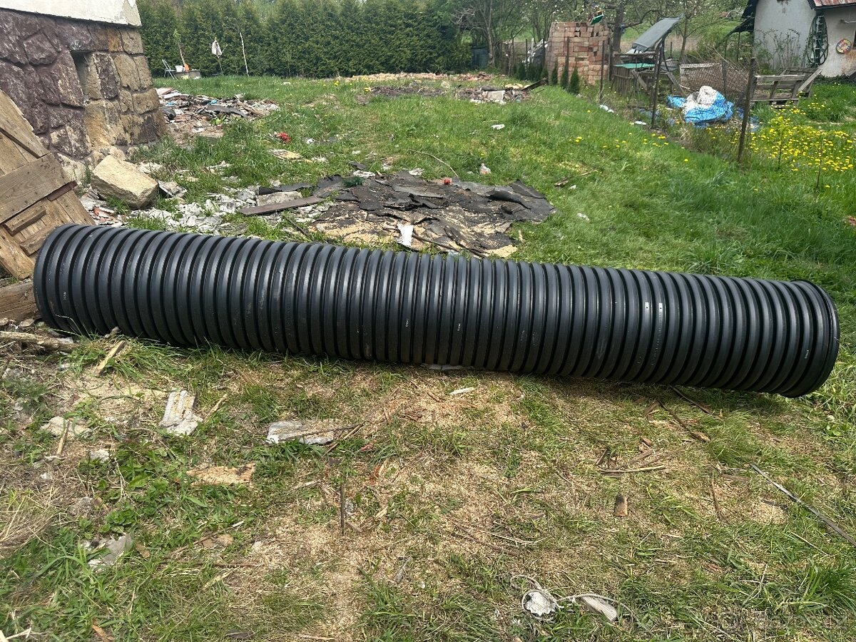 Plastová vysokozatezova trubka 40 cm průměr