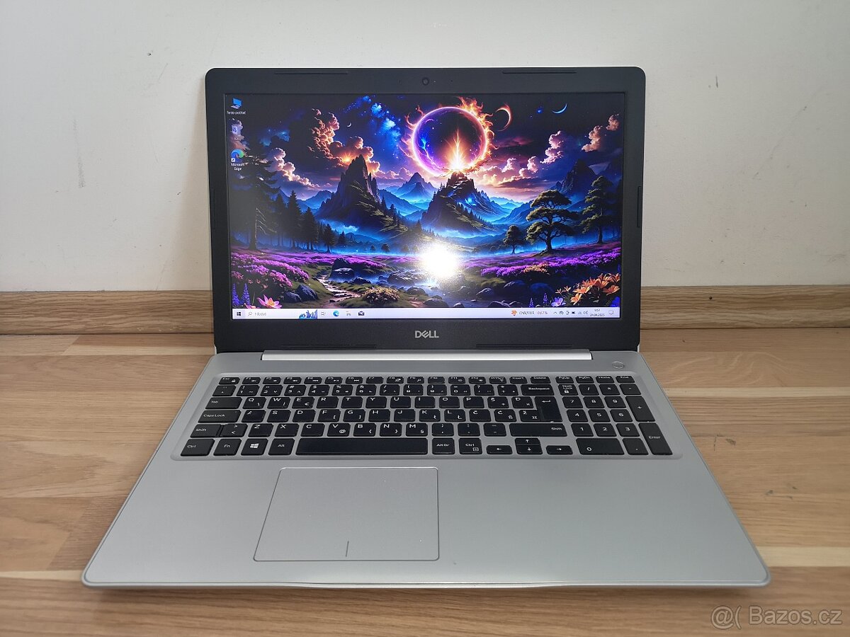 Čtyřjádrový notebook Dell Inspiron 3585
