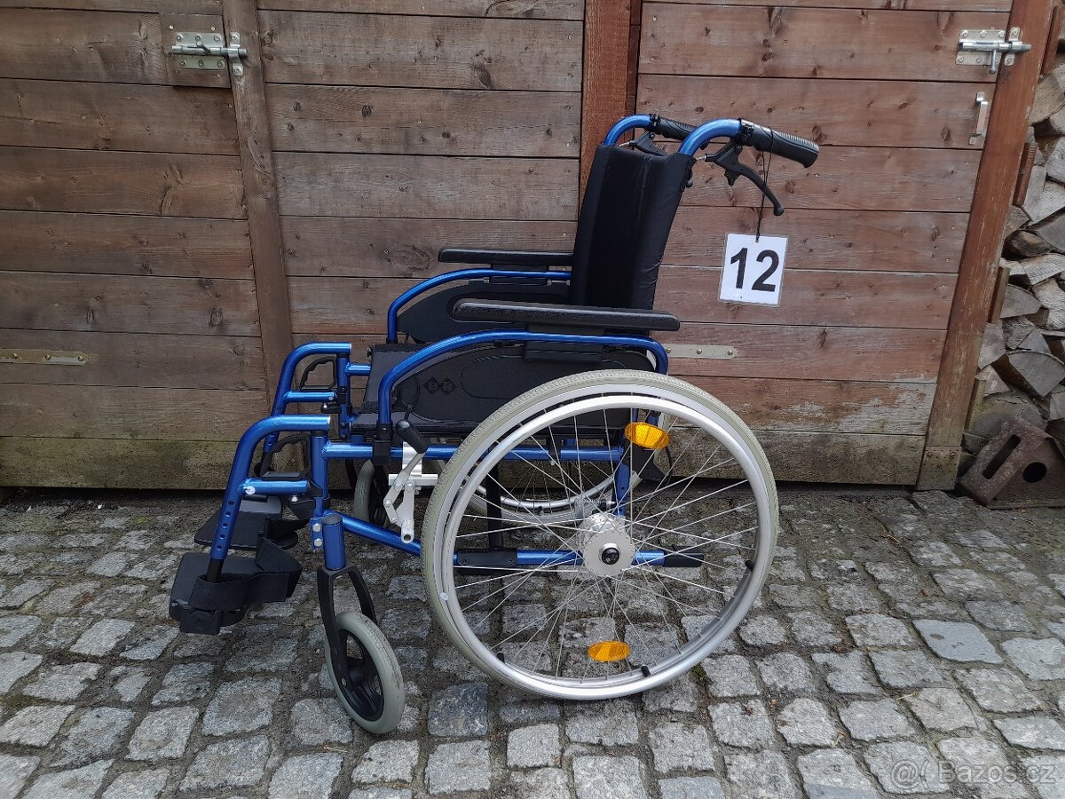 Invalidní vozík