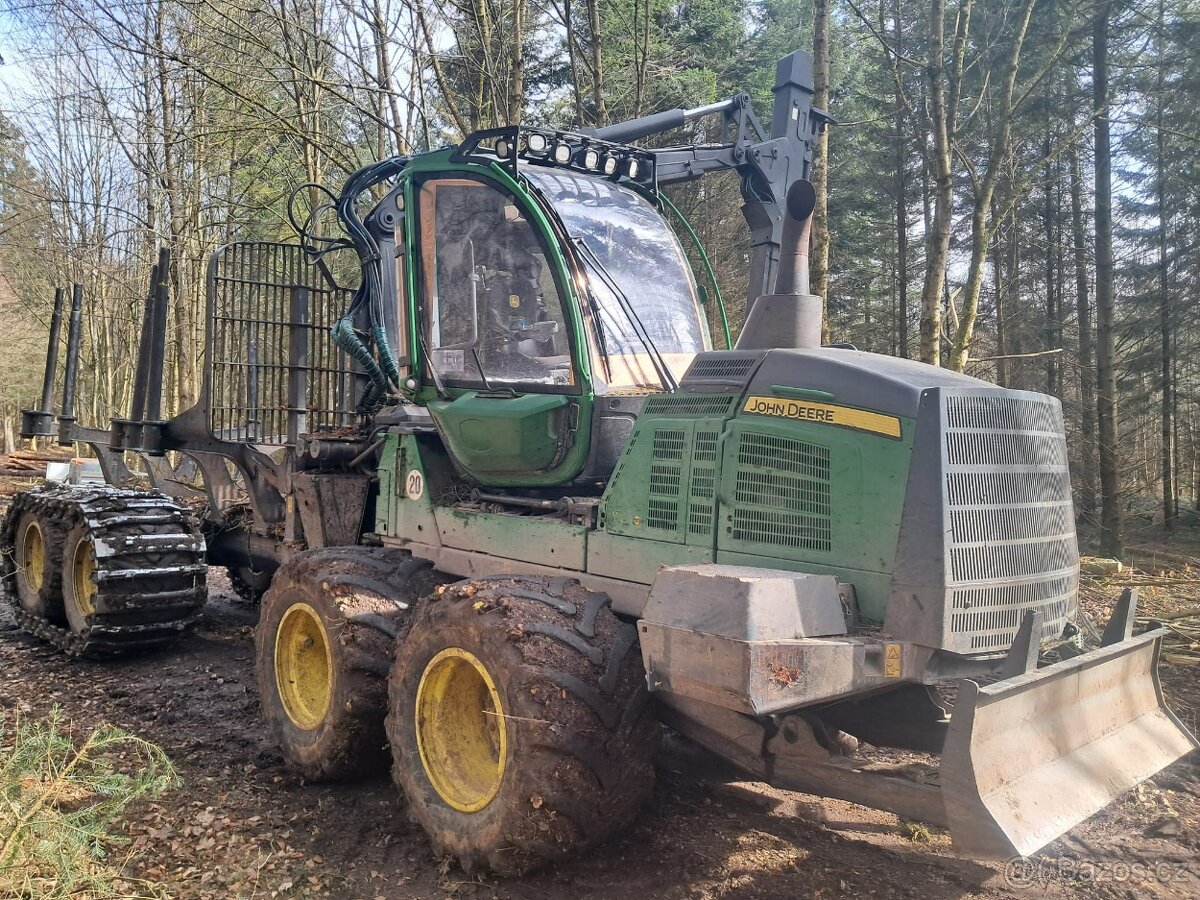 Vyvážečka JOHN DEERE 1110G
