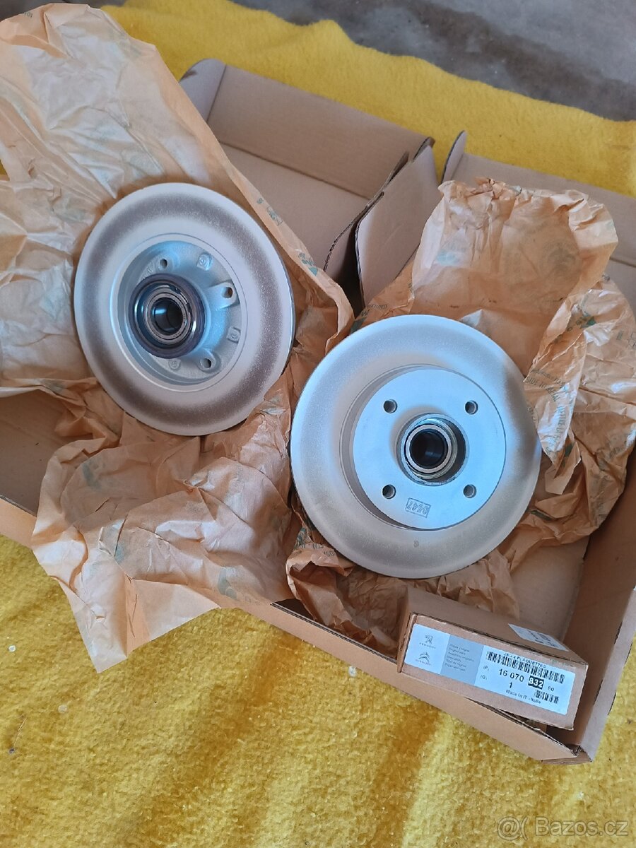 Brzdové kotouče zadní s ložiskem orig. ND Peugeot a Citroen