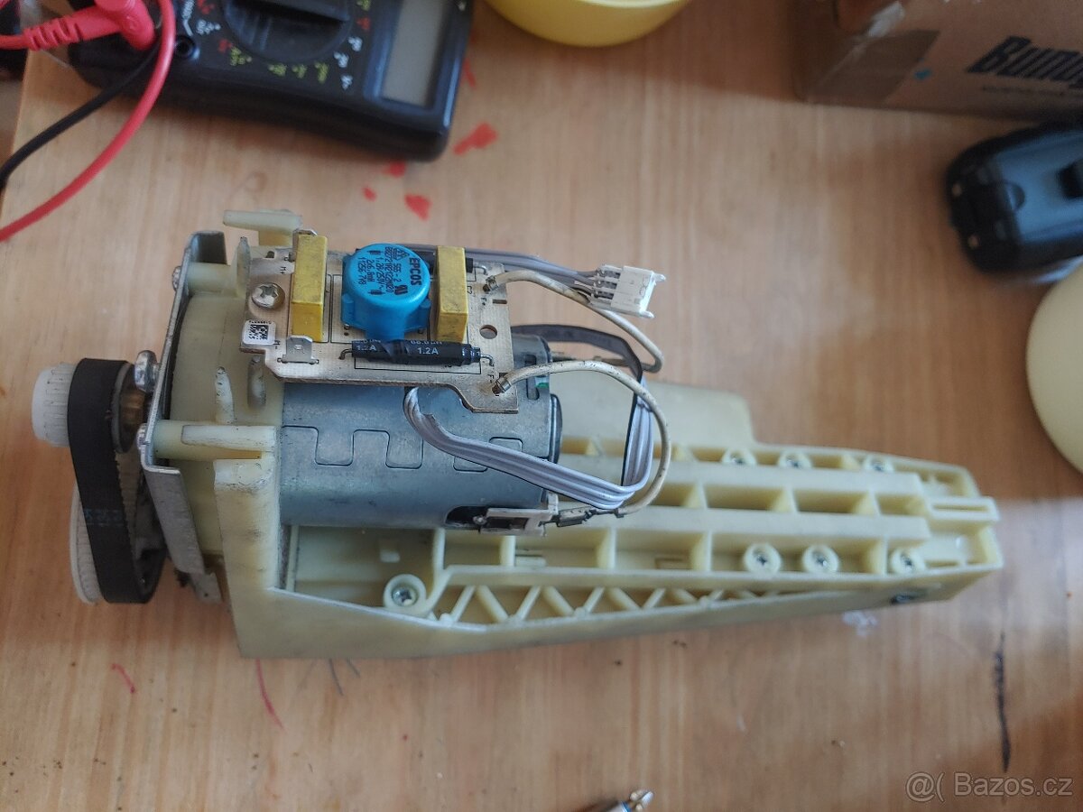 Nahradni posuv delonghi nefunkční