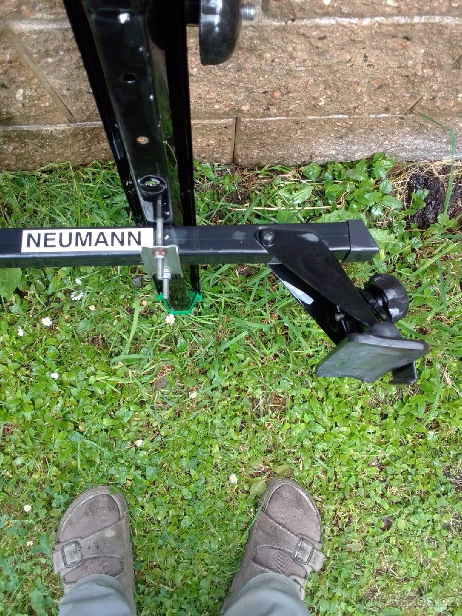 Střešní nosič na kola