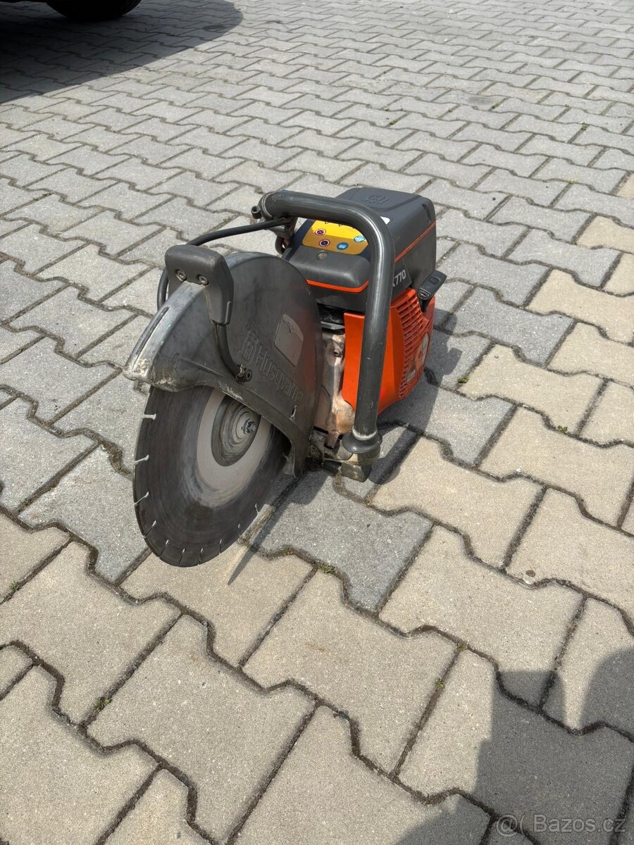 Rozbrušovací pila Husqarna k 770