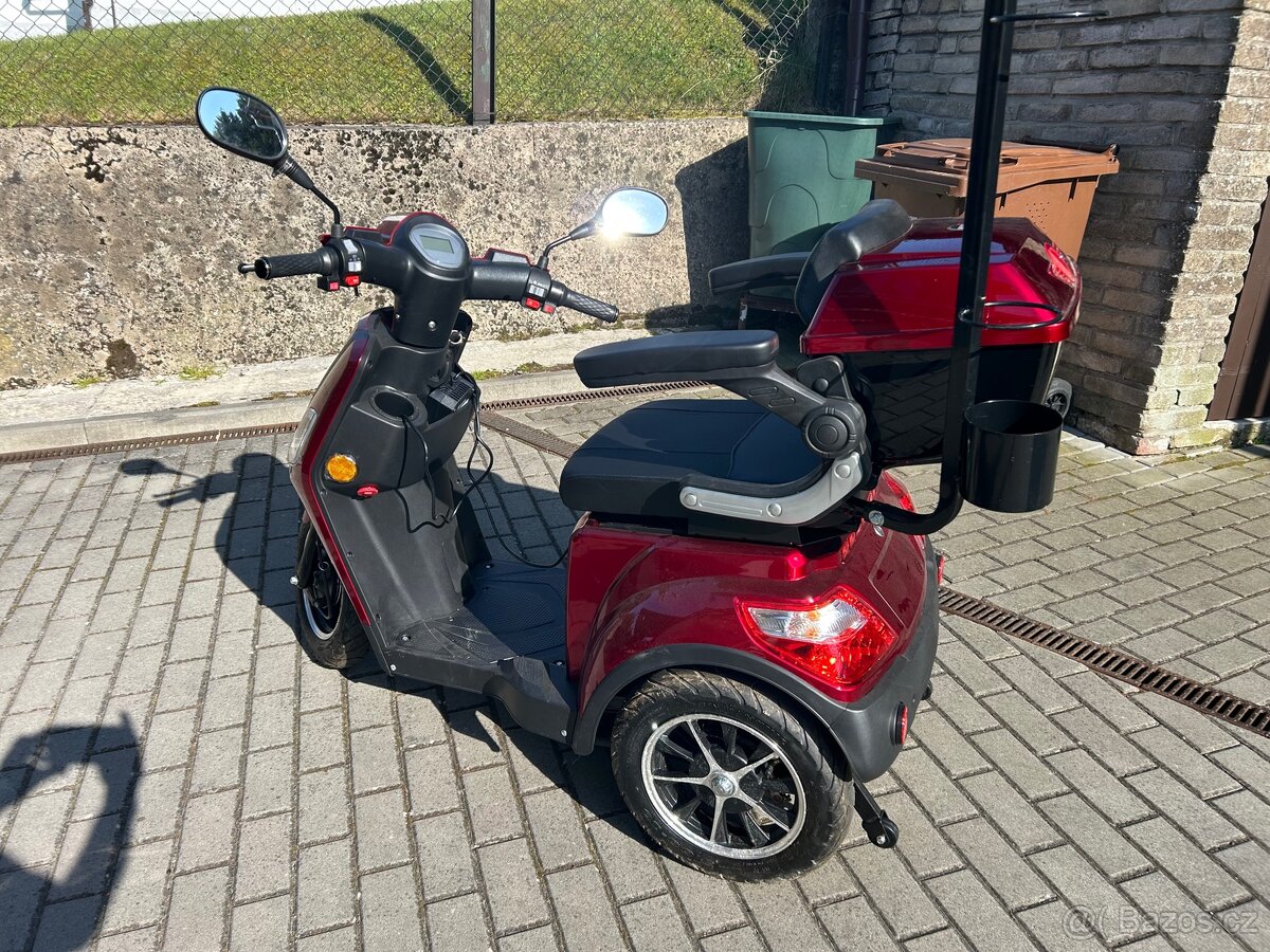 Elektrická tříkolka Selvo 31000