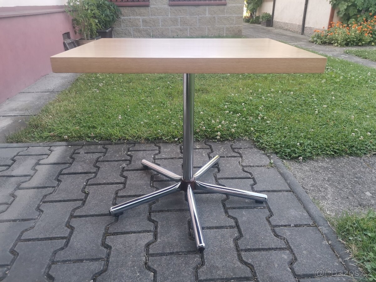 Televizní stolek