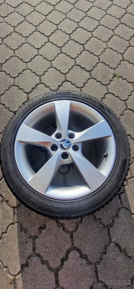 Škoda Rapid alu sada 215 45 R16 90H zimní