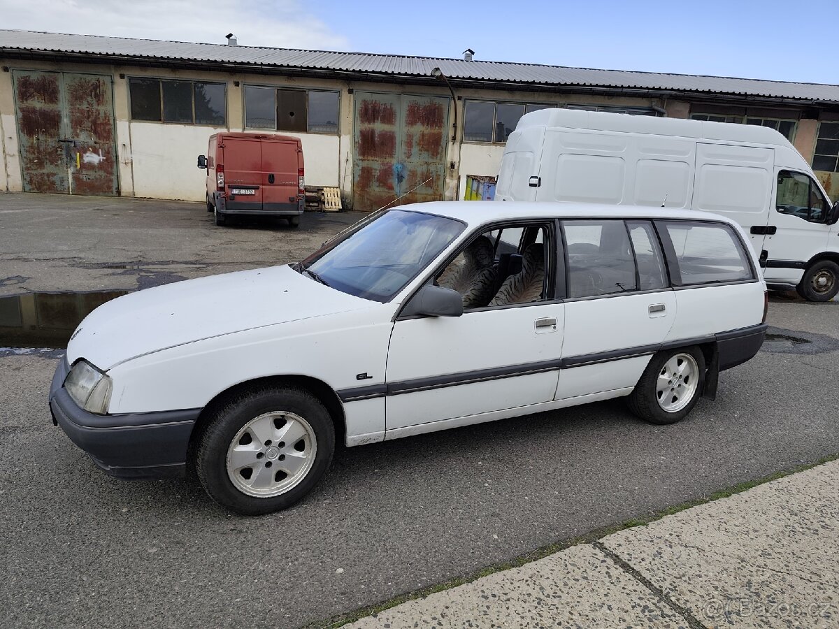Opel Omega A 2.4i benzín 92kW, automat, bez dokladů