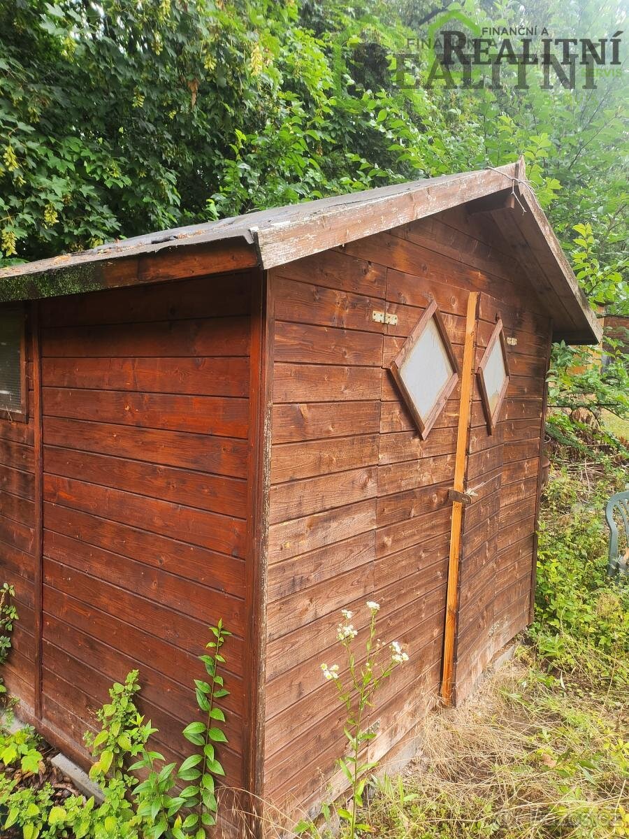 Prodej chatky v zahrádkářské osadě v Praze 8.