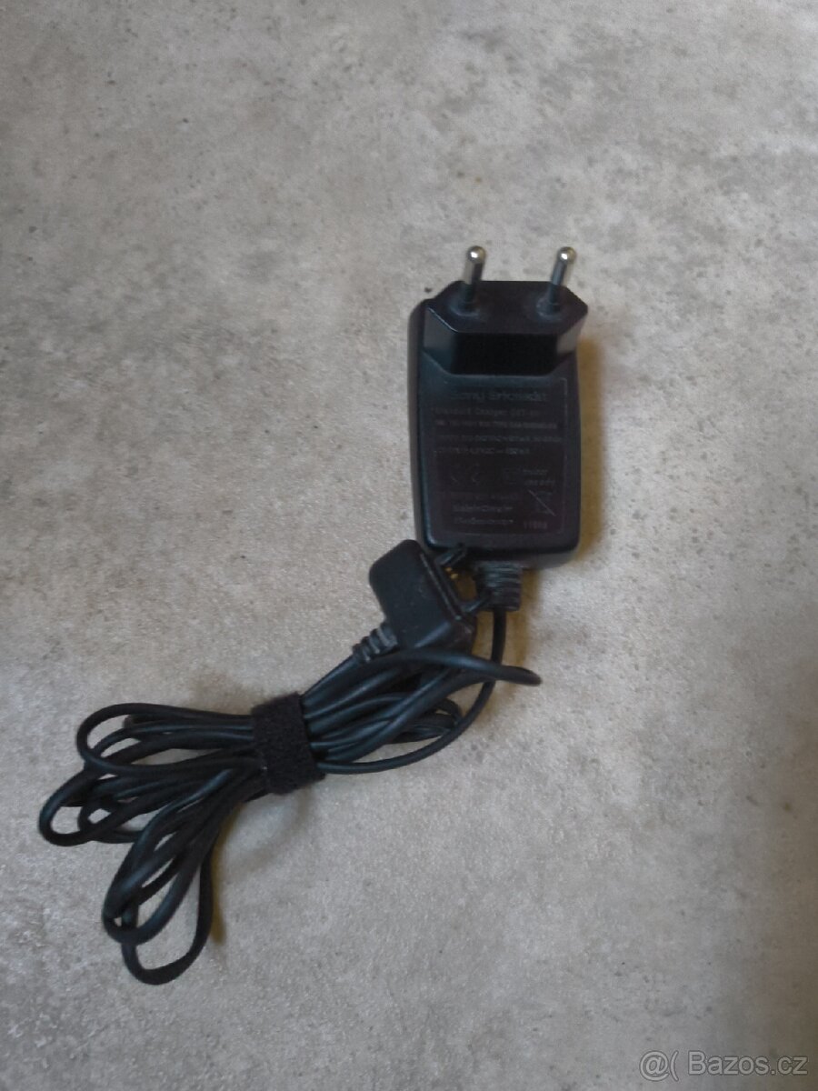 Originální nabíječka-adaptér Sony Ericsson CST-60