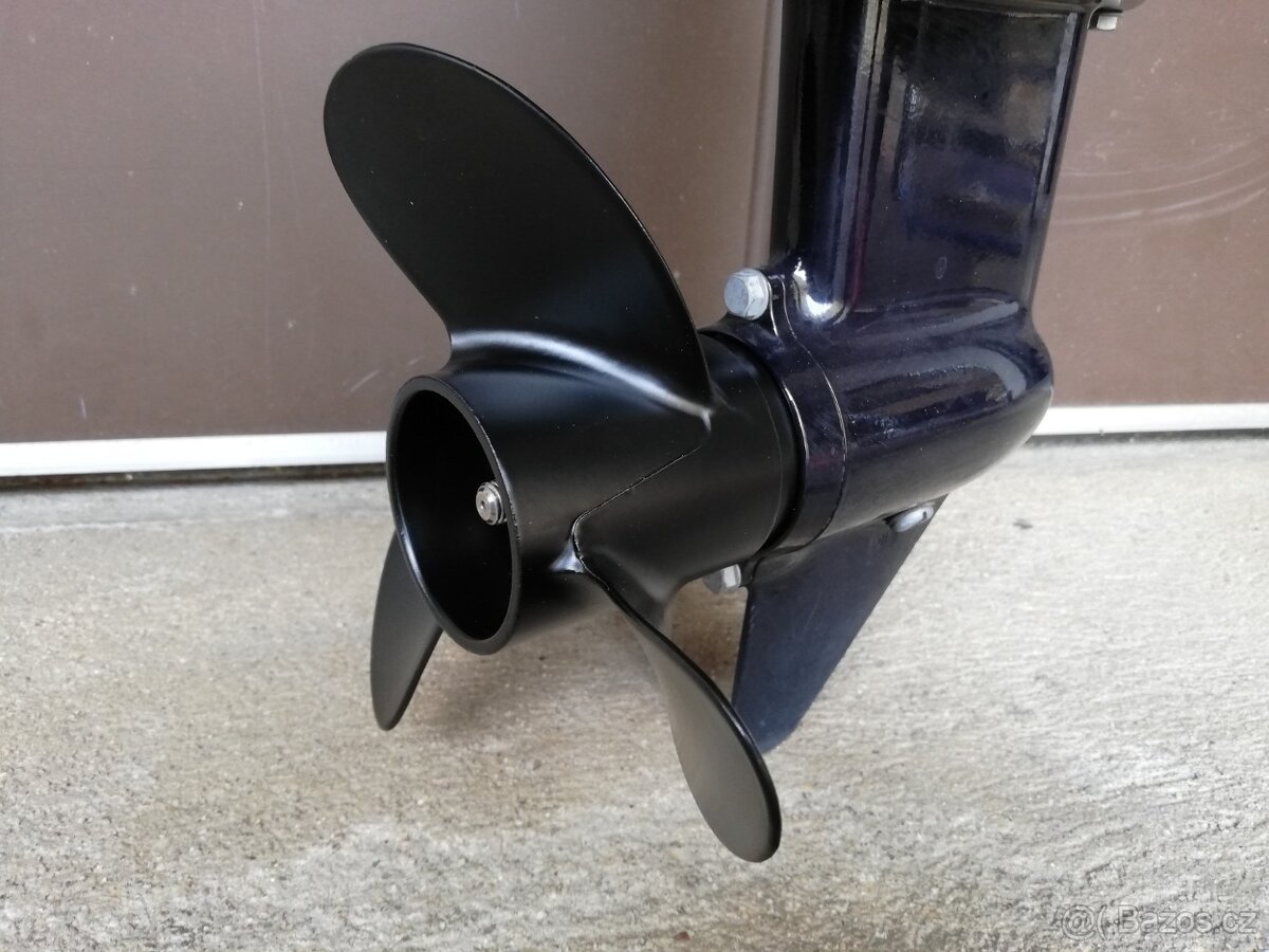 Nový, nepoužitý propeller - lodní šroub 7.8 x 8