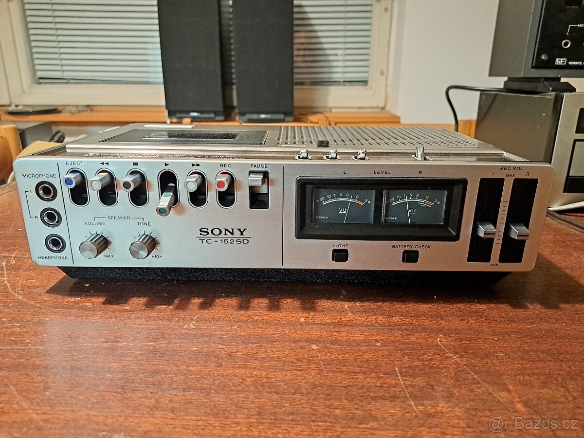 Reportážní kazetový magnetofon SONY TC-152SD