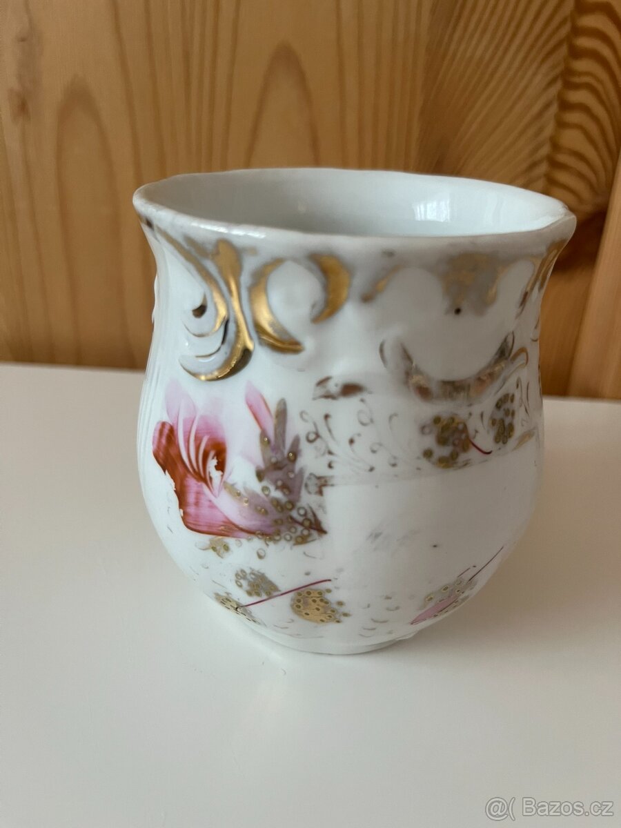 Starožitný hrneček buclák