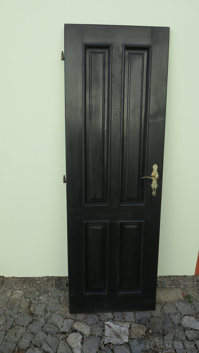 Masivní dřevěné dveře