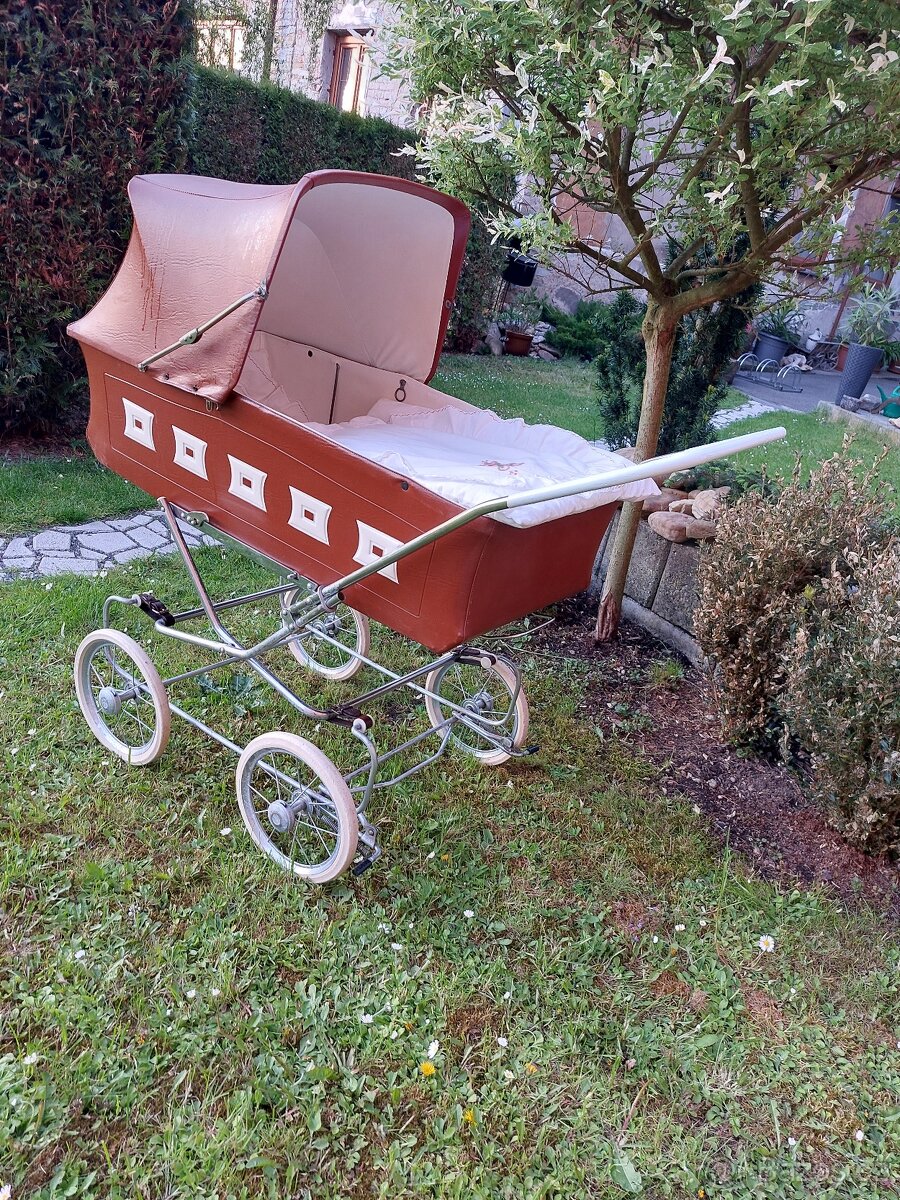 Retro kočárek Liberta