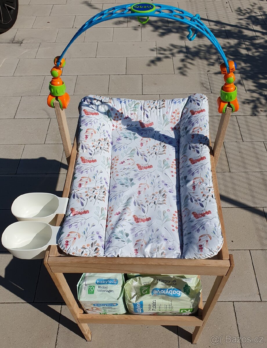 Přebalovací pult vč. podložky, misek, hrazdičky