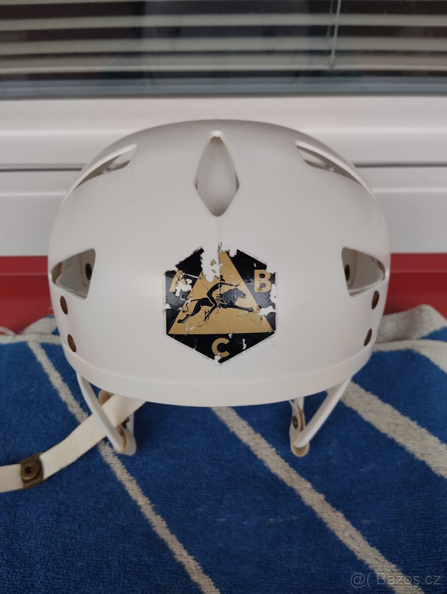 Retro hokejová helma ABC