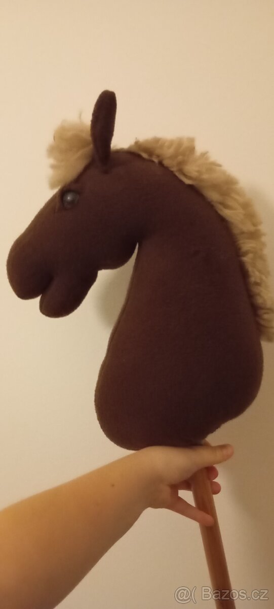 Hobby horse hnědý