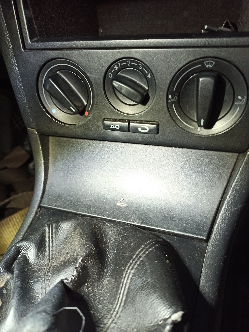 Škoda Octavia 1 popelník