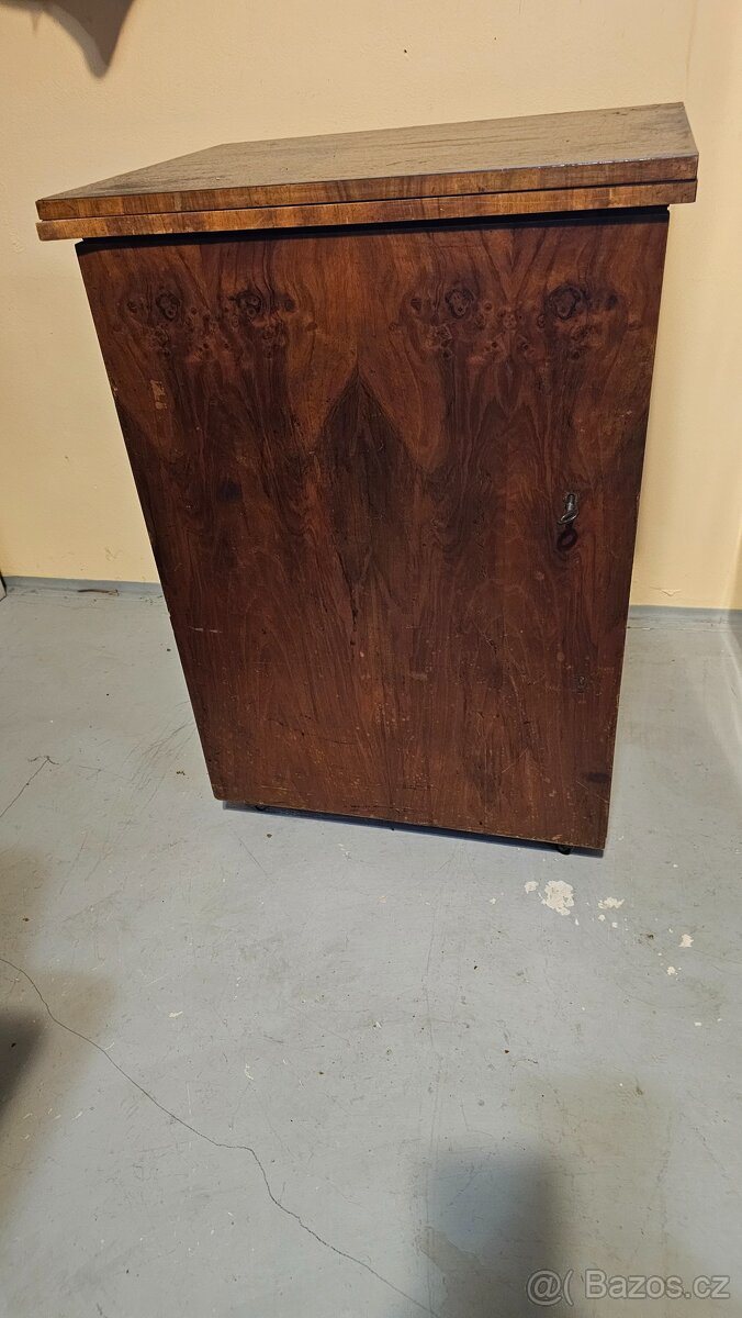 Nabízím šicí stroj ZETINA