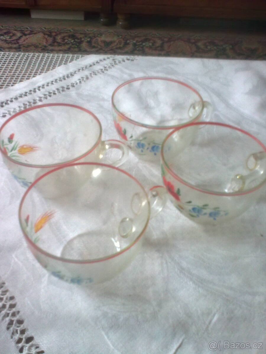 čajové šálky