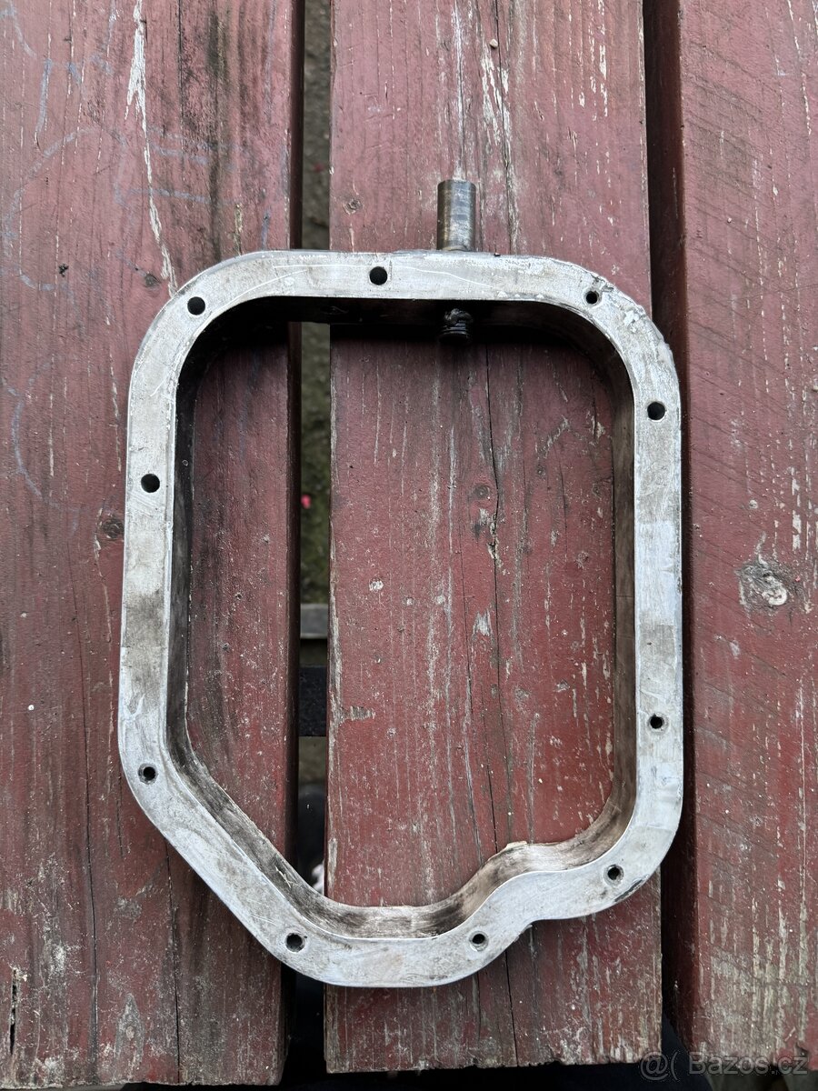 Nissan 350z - podložka pod vanu