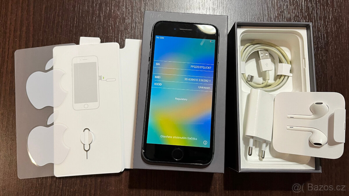 iPhone 8, 64 GB, vesmírně šedý