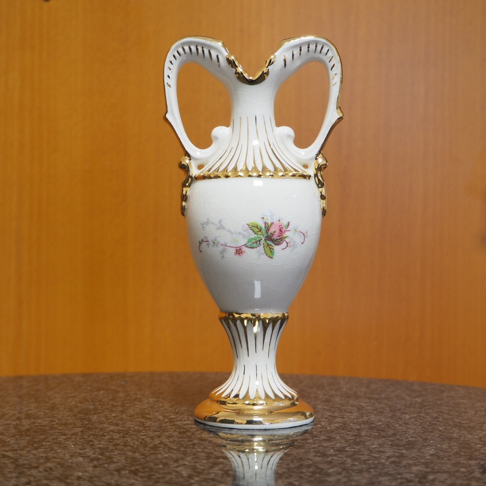 porcelánová váza malá