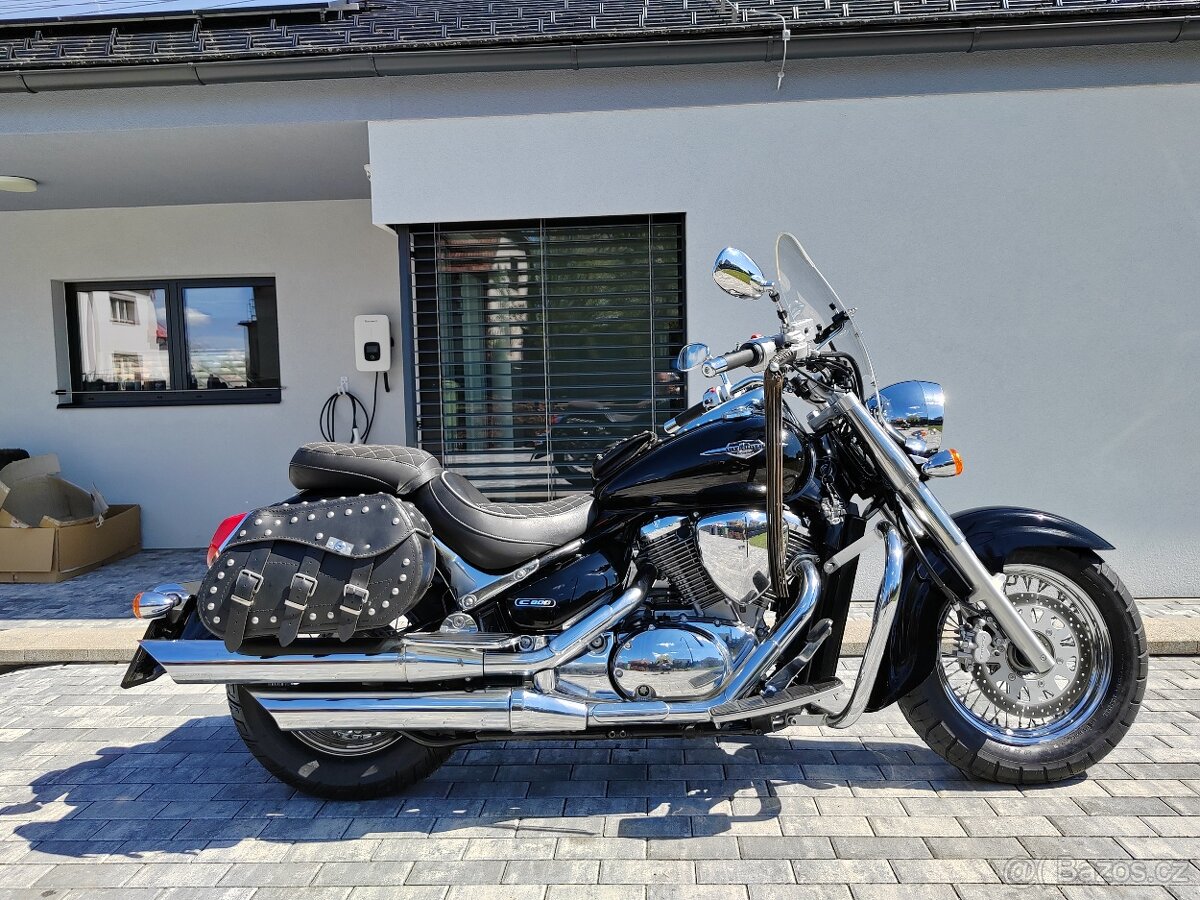 Suzuki C800 Intruder-ČR