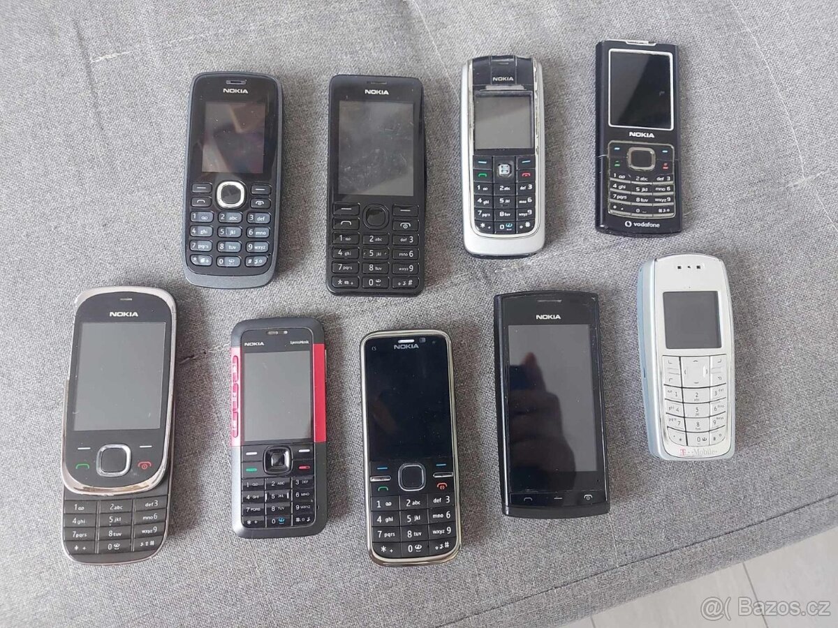 sbirka retro telefonu