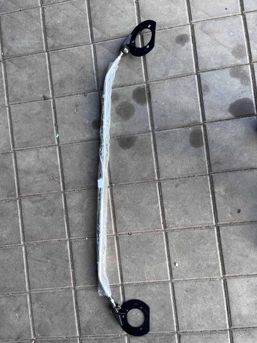 (Nová) rozpěra tlumičů Ford focus 00