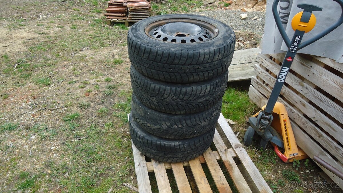 Zimní pneu na diskách, 205/60 R 16,vše za 1200,-