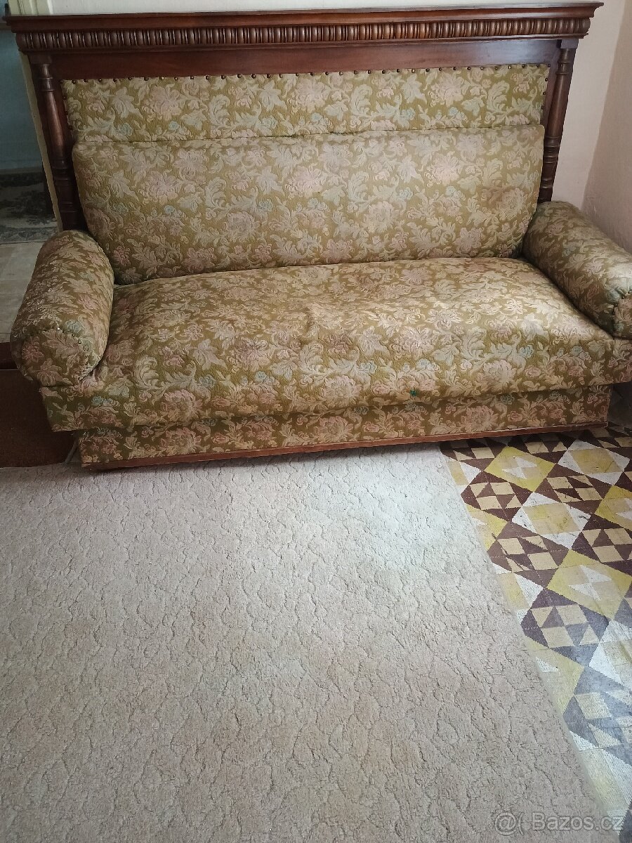 Starožitný gauč
