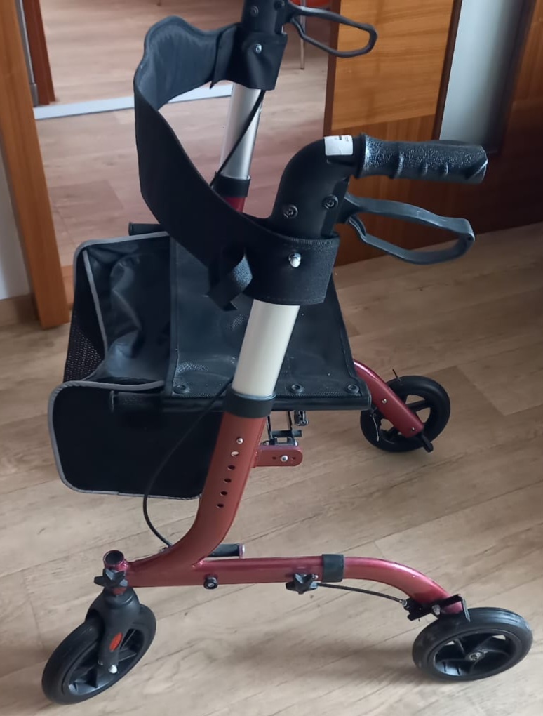 Čtyřkolové odlehčené chodítko