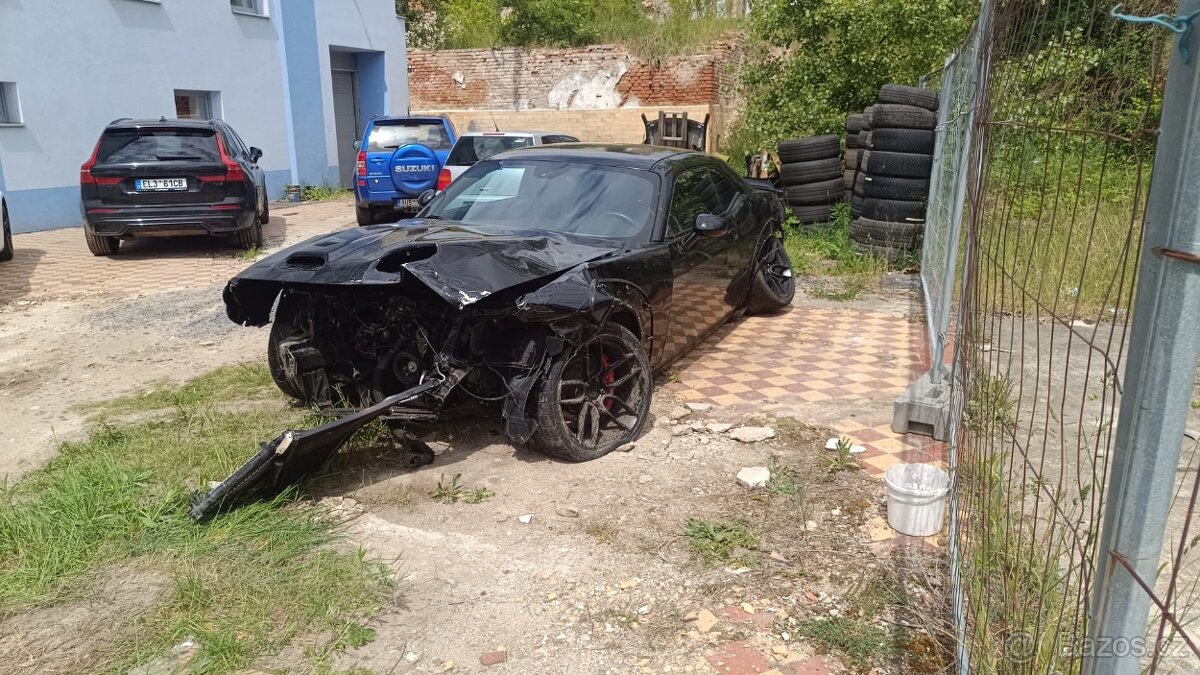 Dodge Challenger 6.4 SRT náhradní díly