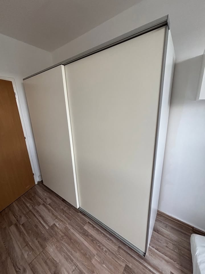 IKEA skříň PAX s posuvnými dveřmi HASVIK