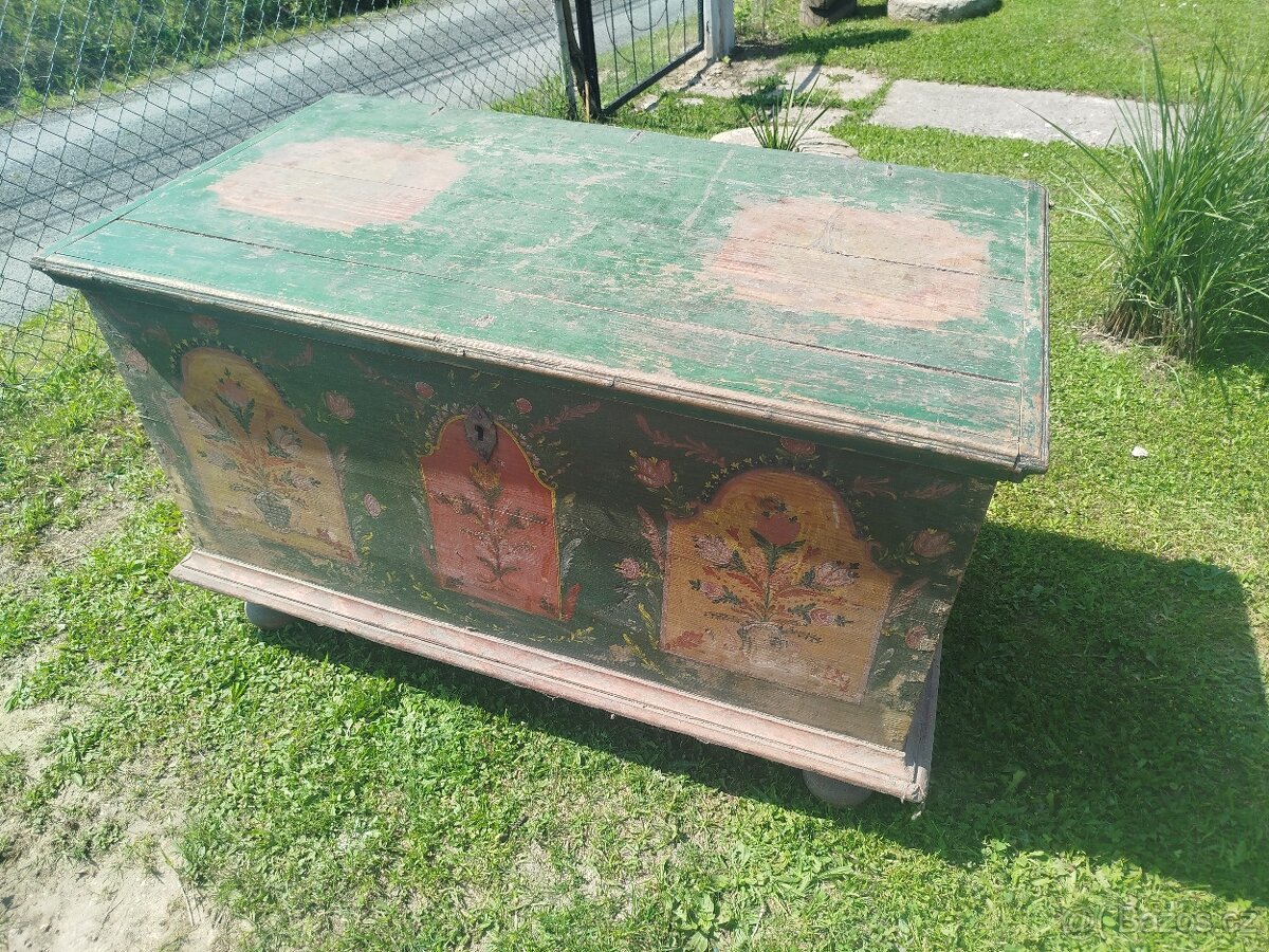 Starožitná malovaná almara