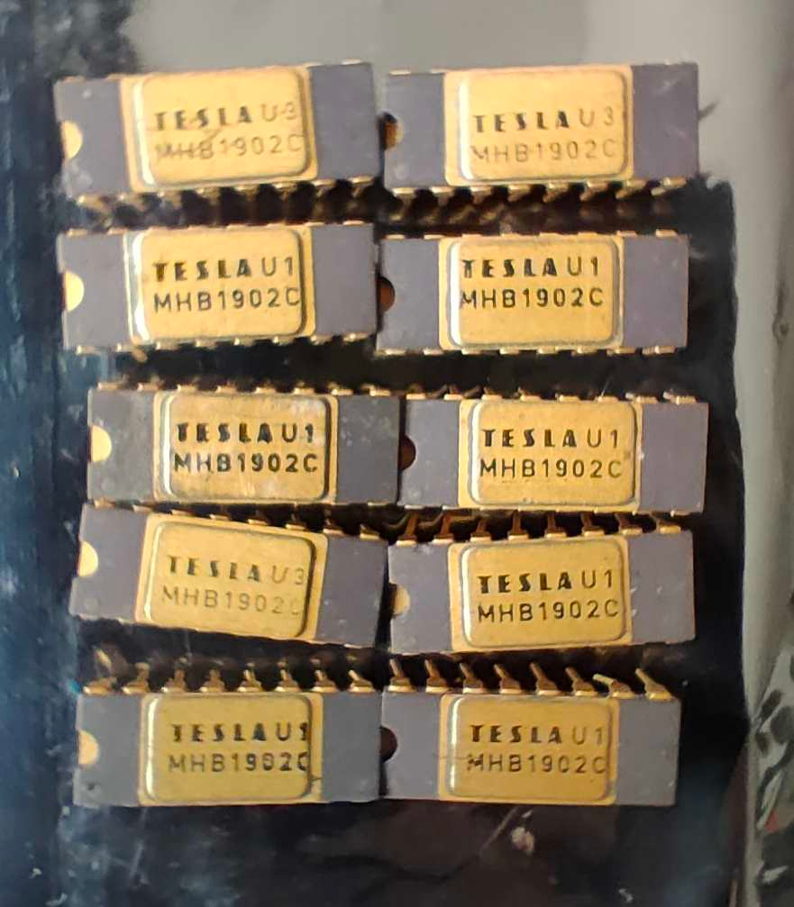 TESLA MHB1902C zlacená,statická CMOS 1024 x 1 bit (nepájený)