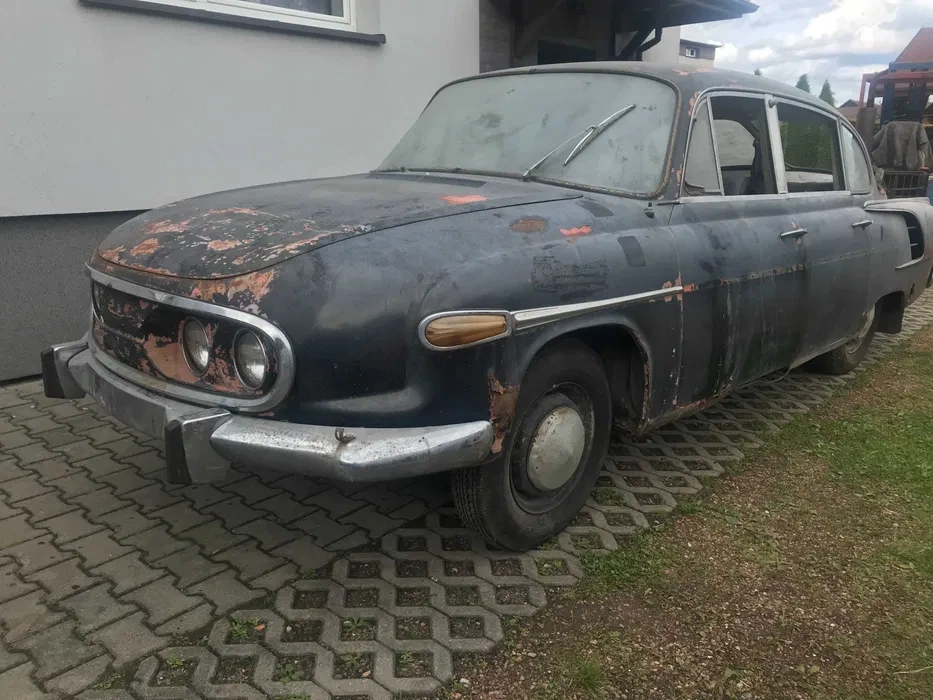Tatra 603 rok 1974 motor V8