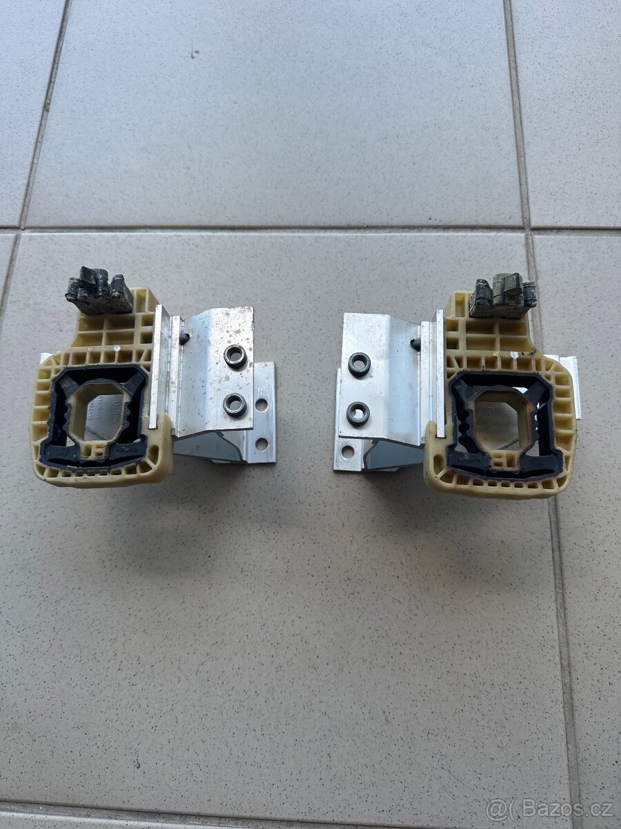 Adaptér a držák chladiče pro BMW G30, G11, G12 levý 7357215