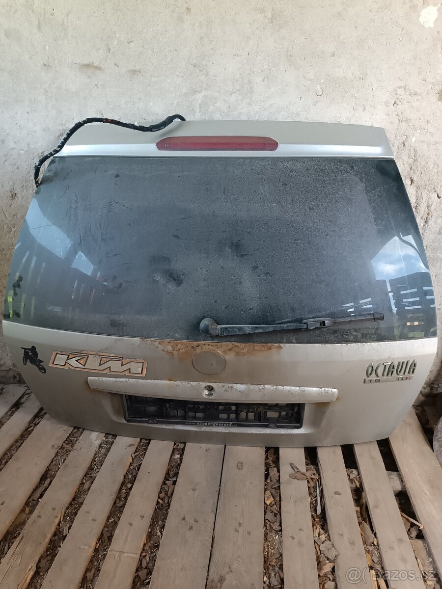 Páté dveře na škodu Octavii combi 1