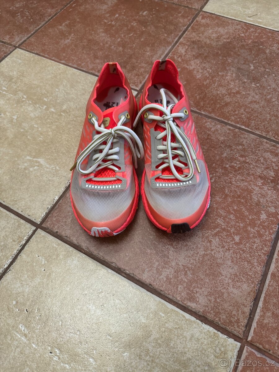 Dámské běžecké boty Under Armour HOVR Machina LT