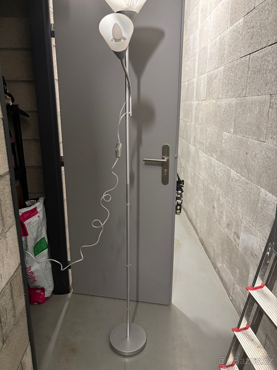 Stojací lampa