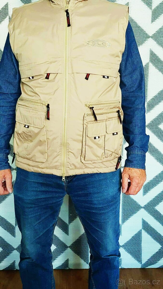 SKVĚLÁ OUTDOOR VESTA SE SPOUSTOU KAPES - SCL - vel. S